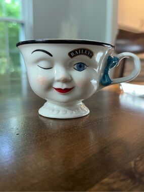 Winking Teacup Mug - White with Blue Accent